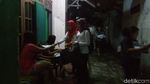 Foto: Bagi-bagi Kondom di Hari AIDS Sedunia