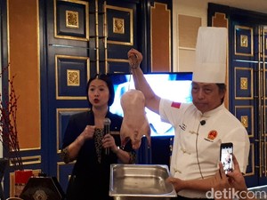 Begini Trik Bikin Bebek Peking Gaya Beijing dari Chef Yuan