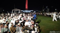 Sebelum menggelar salat subuh, massa menggelar qiyamul lail atau ibadah malam seperti salat tahajud. (Foto: Kanavino/detikcom)