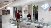 Selain berpatroli di jalanan, Tim Anti Bandit juga juga patroli di pusat perbelanjaan/Foto: Zaenal Effendi