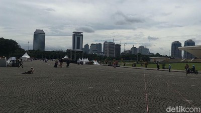 Foto: Usai Reuni 212, Lapangan Monas Bersih