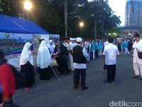 Massa 212 Terus Berdatangan, Makanan Gratis Mulai Dibagikan
