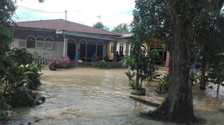 Banjir di Tebing Tinggi Perlahan Surut, Pemkot Salurkan Bantuan Banjir di Tebing Tinggi Perlahan Surut, Pemkot Salurkan Bantuan