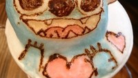 Karakter kartun dari film Disney yaitu Disneys Lilo & Stitch ini dibuat dari foam susu panas. Stitch berwarna biru ini mirip sekali dengan aslinya. Pasti sayang untuk menyesap minuman ini.Foto: Barista_meow