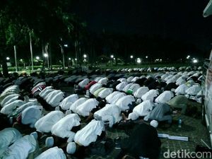 Keutamaan Salat Isya dan Subuh Berjamaah Sesuai Hadits