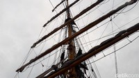 KRI Dewaruci adalah kapal latih bagi taruna atau kadet Akademi Angkatan Laut, TNI Angkatan Laut. Kapal ini berbasis di Surabaya dan merupakan kapal layar terbesar yang dimiliki TNI Angkatan Laut.