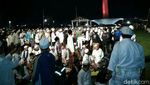 Foto: Massa Reuni 212 Salat Subuh Berjamaah di Monas