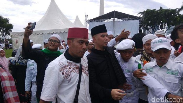 Ahmad Dhani meninggalkan lokasi Reuni Alumni 212