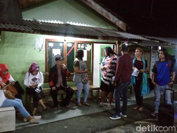 Foto: Bagi-bagi Kondom di Hari AIDS Sedunia