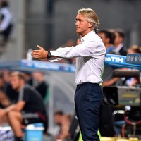 Pelatih sepakbola asal Italia, Roberto Mancini, termasuk penggemar jam tangan Richard Mille. Dia juga salah satu dari brand ambassador jam tersebut. Pria yang kini menjadi pelatih tim Zenit Saint Petersburg dibuatkan jam tangan khusus edisi RM 11-01. Jam tersebut sangat ringan dan memiliki detail khusus untuk pelatih sepakbola itu yaitu menunjukkan durasi permainan sepakbola. Foto: Istimewa