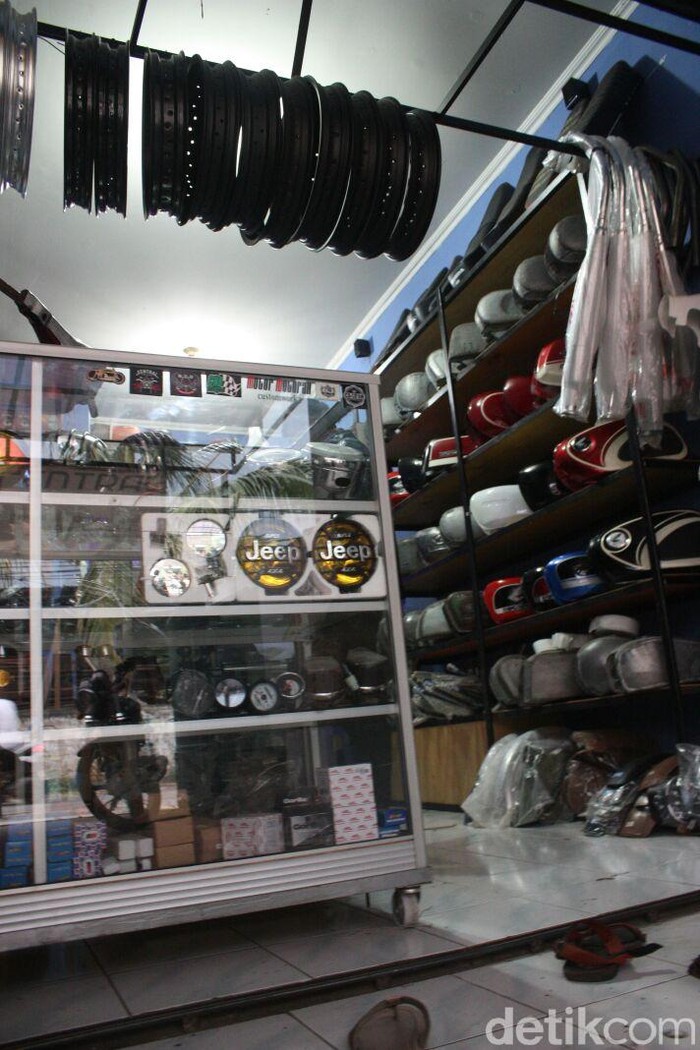Beli dan Masang Aksesoris Motor Jadul Ada Garansinya