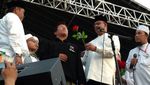 Pidato dan Bunga dari Anies Baswedan di Reuni 212 Monas