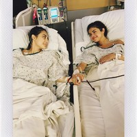 Tempat ketiga foto dengan like terbanyak di Instagram adalah Selena Gomez dan sahabatnya, Francia Raisa, pasca operasi transplantasi ginjal. Foto yang menyentuh jagad social media ini mendapat 10,31 juta like. Foto: Instagram
