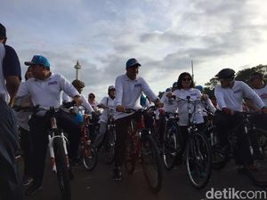 Gowes Bareng TNI AL, Anies Cek Kondisi Sungai Ciliwung