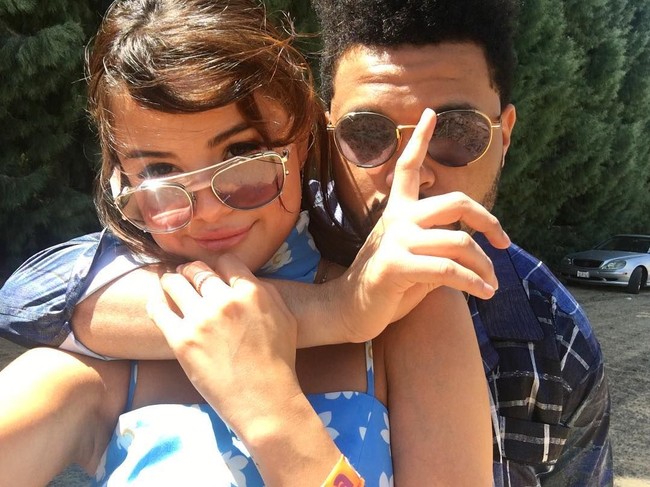 Foto kemesraan Selena Gomez dan The Weeknd saat masih jadi sepasang kekasih mendapat 8,1 juta like. Foto: Instagram