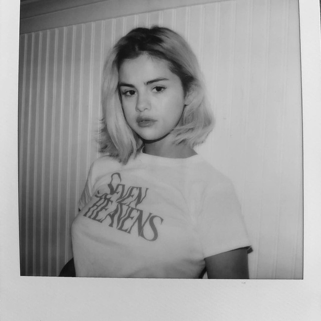 Selena Gomez mengecat rambutnya jadi pirang dan mempostingnya di Instagram, mendapatkan 7,5 juta like. Foto: Instagram