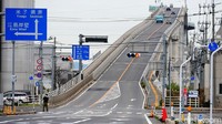 Jembatan yang menghubungkan kota Matsue, Prefektur Shimane dan Sakaiminato, Prefektur Tottori ini dibangun di atas danau Nakaumi. Jembatan ini mulai konstruksi pada 1997 sampai 2004.