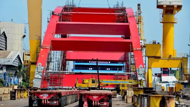 Menteri Basuki Lepas Bentang Tengah Jembatan Holtekamp ke Papua.