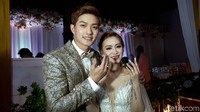 Lee Jeong Hoon resmi menikahi Moa, penyanyi asal Indonesia berdarah Tiong Hoa. Foto: Lee Jeong Hoon dan Moa / Desi Puspasari