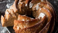 Tak lama setelah redupnya Hummingbird cake, hadir Rum Cake sebagai gantinya. Tren kue ini terjadi di tahun 1979. Sesuai namanya, kue ini mengandung alkohol, kala itu minuman alkohol yang dipakai The Bacardi. Foto: Istimewa