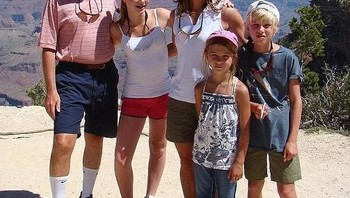 Aku bangga dengan putraku ini, sebut Melinda. Foto: Instagram