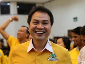 Disebut Gantikan Novanto di DPR, Azis Coba Izin ke Jokowi