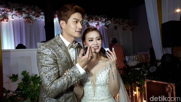 Lee Jeong Hoon Resmi Nikah, Pesona Sandra Dewi Kala Hamil
