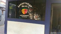 Awal peristiwa, anggota mendapati informasi peristiwa tawuran di Gang Celepuk 2, Jalan Raya Jatimakmur, Pondok Gede, Minggu (3/12/2017) dini hari. (Foto: Samsudhuha Wildansyah/detikcom)