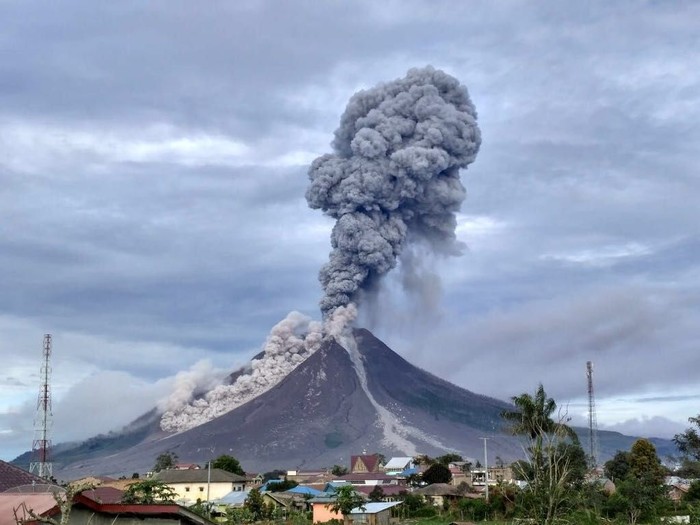 Status Gunung Sinabung Diturunkan ke Level Siaga