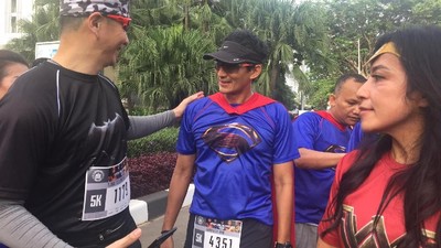 Foto: Penampakan Super Sandi Sedang Olahraga di Minggu Pagi