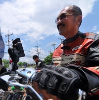 Tak Hanya Hobi Belanja, Pengacara Novanto Juga Gemar Naik Moge