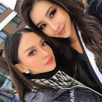 Karena pernah besar di Indonesia, tidak heran kalau Jenny Kim cukup akrab dengan kontestan dari Indonesia, Karina Nadila. Ini bukti keakraban mereka saat masa karantina Miss Supranational 2017. Foto: Instagram