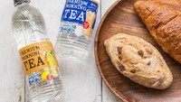 Kalau biasanya milk tea berwarna kecokelatan, yang satu ini justru bening. Suntory dari Jepang berhasil menciptakan Premium Morning Tea dengan teknologi yang dipakainya. Foto: Istimewa