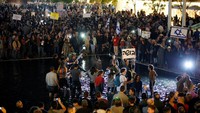 Demonstrasi tersebut merupakan demo anti-korupsi mingguan terbesar.  (Foto: Dok. REUTERS/Amir Cohen)