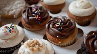 Cupcakes saat ini banyak diminati untuk kue ulang tahun dengan berbagai kreasi yang unik.  Kue ini ternyata amat populer sejak tahun 2000. Sangat mudah bagi Anda menjumpai cupcakes di pusat perbelanjaan. Foto: Istimewa