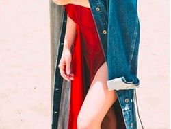 Bermata Hijau Tak Biasa, Gadis Seksi Ini Sihir Netizen
