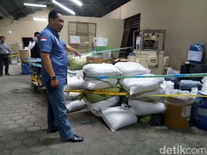 Pasca Penggerebekan Pabrik PCC, Apotek di Solo Disidak