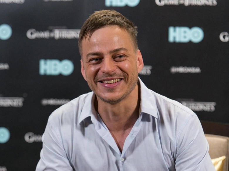 Kata Tom Wlaschiha tentang Maisie Williams Kata Tom Wlaschiha tentang Maisie Williams