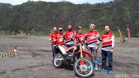 Kehadiran motor sport mesin on-off Honda CRF150L menarik perhatian warga Tengger, Bromo, hingga turis dari mancanegara.