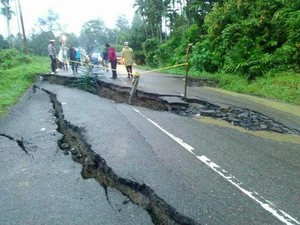 Longsor, Jalan Lintas Tengah Aceh Amblas