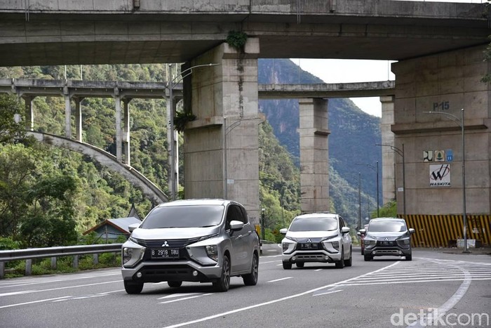 Mitsubishi Xpander ditest di Padang
