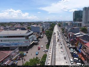 Rel LRT Jakarta Sudah Mulai Dipasang