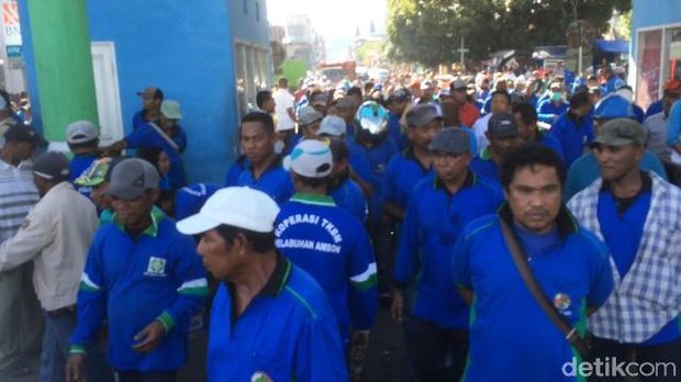 Demo buruh Pelabuhan di Ambon