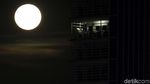 Begini Penampakan Supermoon di Langit Jakarta