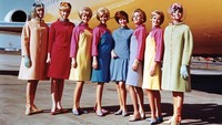 Untuk seragam, warnanya pun tidak monoton. Banyak pilihan warna yang dibuat, mulai dari merah, biru hingga hijau (SFO Museum)
