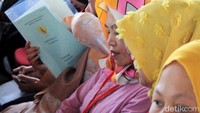 Pemerintah menargetkan 2025 seluruh warga Indonesia memegang sertifikat tanah.