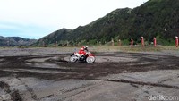 Test ride Honda CRF150L diikuti para jurnalis, blogger hingga komunitas trail.