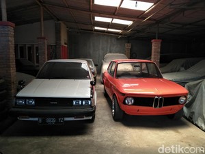 25 Mobil Klasik Terparkir di Kedai Built Up
