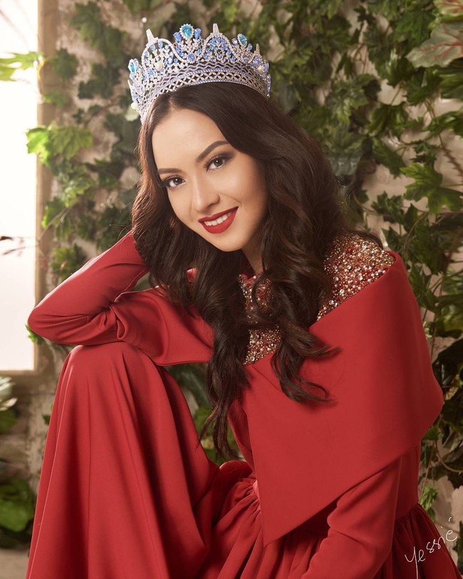 Dalam ajang Miss Supranational 2017, Karina Nadila tidak mampu melampaui pendahulunya Puteri Indonesia 2016 Intan Aletrino yang berhasil masuk top 10. Kini setelah Miss Supranational 2017 berhasil, Karina akan kembali fokus menjalani tugasnya sebagai Puteri Pariwisata 2017. Foto: Dok. Instagram Karina Nadila