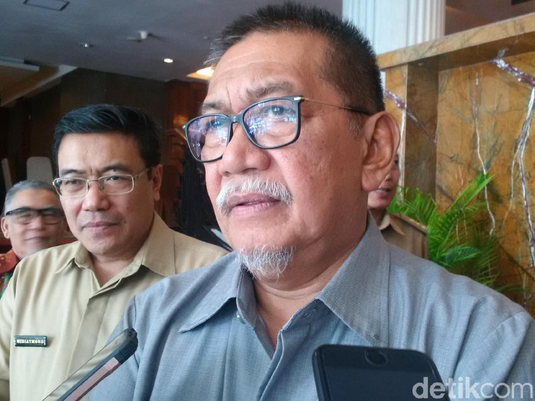 Deddy Mizwar Sentil PLN Soal Warga yang Belum Teraliri Listrik Deddy Mizwar Sentil PLN Soal Warga yang Belum Teraliri Listrik